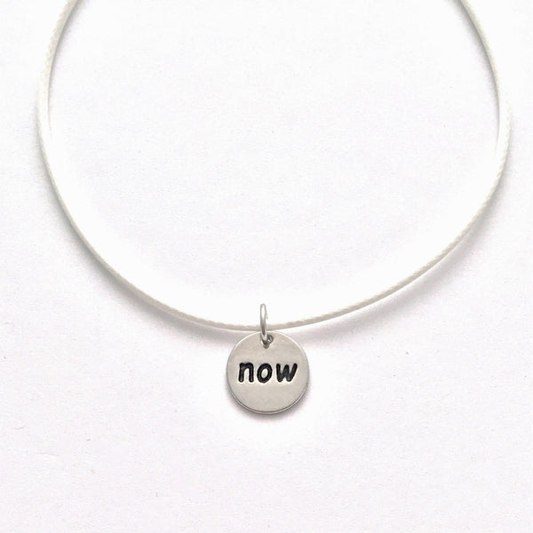 now necklace - white